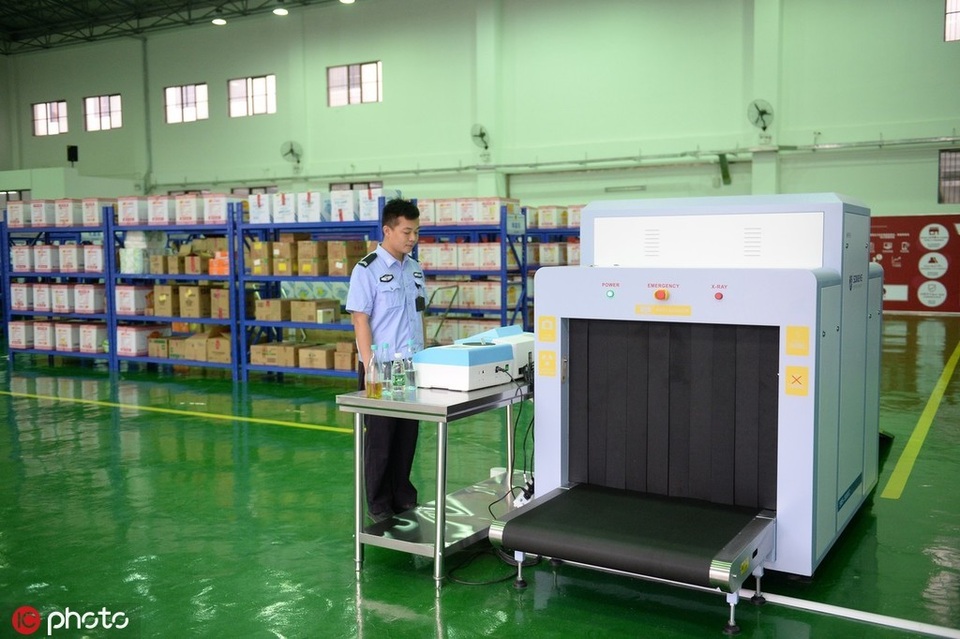 Đi tù vẫn thoải mái shopping online ở Trung Quốc - 3