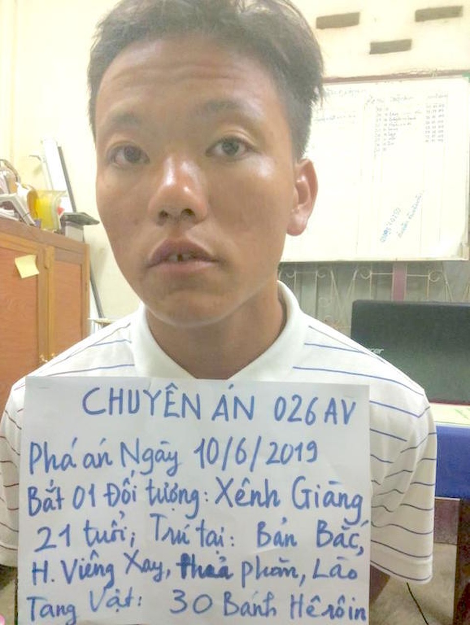 Bắt đối tượng người Lào vận chuyển 30 bánh heroin - 2 Bắt đối tượng người Lào vận chuyển 30 bánh heroin - 2