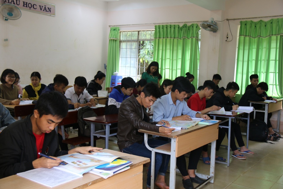 “Tiếp sức” cho học sinh khó khăn trong kỳ thi THPT quốc gia - 1 “Tiếp sức” cho học sinh khó khăn trong kỳ thi THPT quốc gia - 1