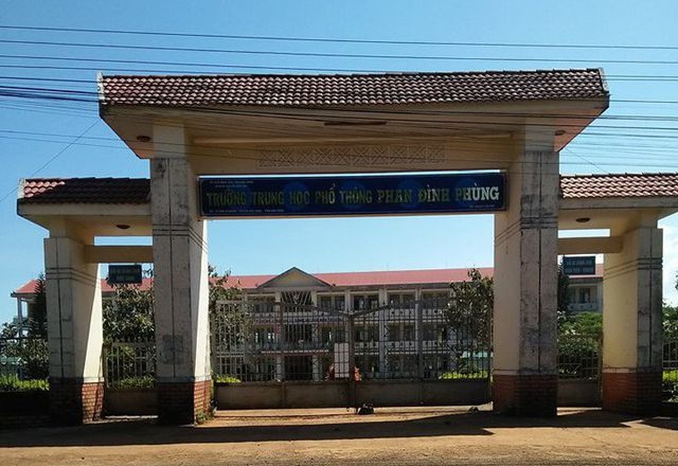 Đắk Nông: Thực hiện sáp nhập nhiều trường học công lập để tinh giản bộ máy, biên chế - 1 Đắk Nông: Thực hiện sáp nhập nhiều trường học công lập để tinh giản bộ máy, biên chế - 1