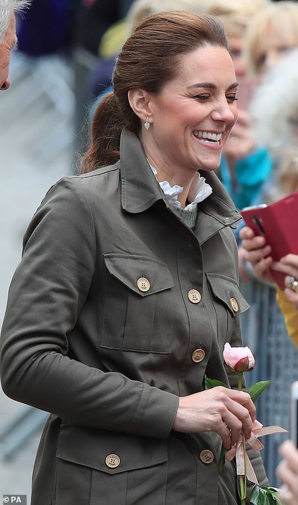 Công nương Kate Middleton ăn vận trẻ trung dự sự kiện - 1 Công nương Kate Middleton ăn vận trẻ trung dự sự kiện - 1