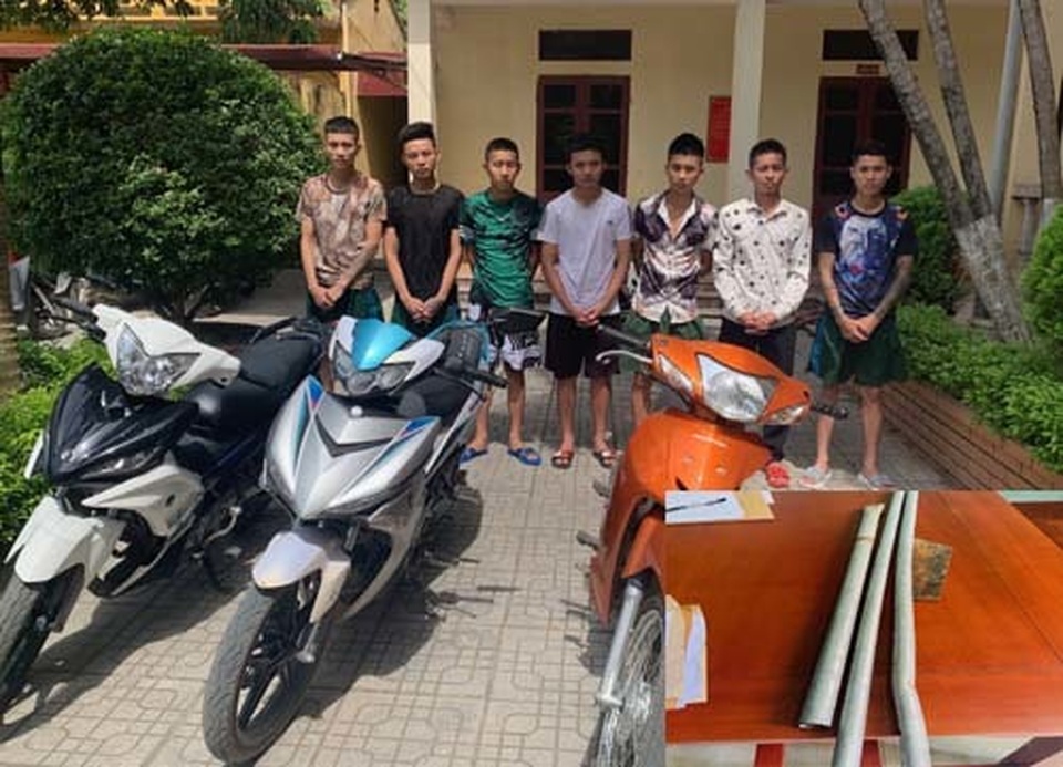 Làm rõ 13 đối tượng dùng hung khí tấn công nhóm công an xã - 1 Làm rõ 13 đối tượng dùng hung khí tấn công nhóm công an xã - 1