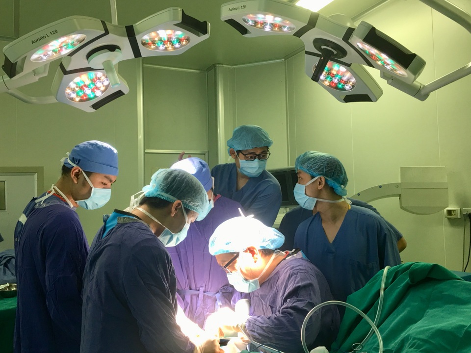 Lần đầu Việt Nam ứng dụng vật liệu mới, bệnh nhân thoát nỗi ám ảnh mổ lại rút đinh sau phẫu thuật - 1 Lần đầu Việt Nam ứng dụng vật liệu mới, bệnh nhân thoát nỗi ám ảnh mổ lại rút đinh sau phẫu thuật - 1