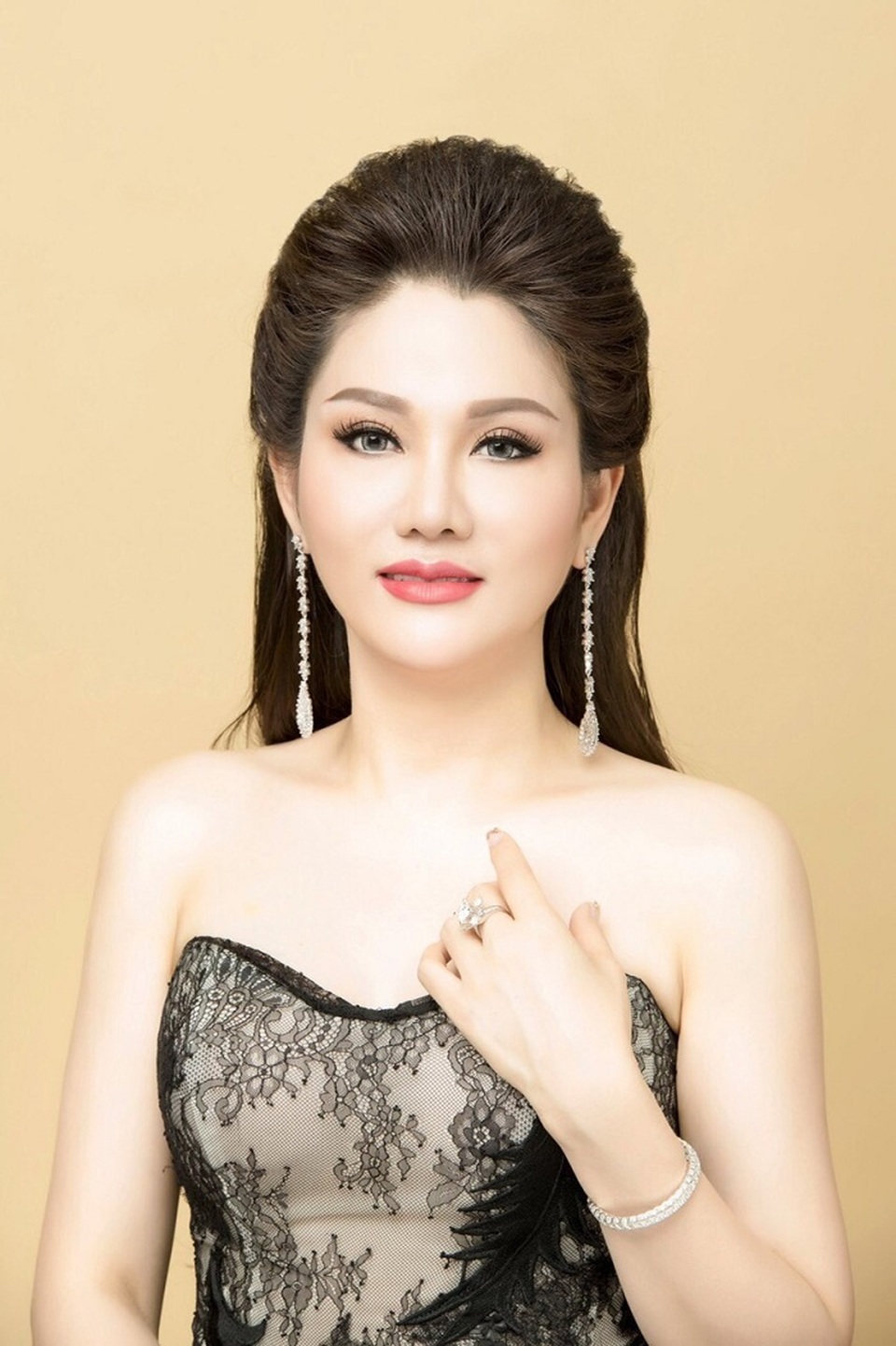 Đặng Thị Xuân Hương: Khẳng định vị thế khi làm giám khảo hoa hậu doanh nhân Việt Hàn 2019 - 5 Đặng Thị Xuân Hương: Khẳng định vị thế khi làm giám khảo hoa hậu doanh nhân Việt Hàn 2019 - 5
