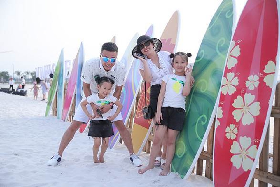 Vingroup “thắp sáng” Hồ Vinhomes Ocean Park bằng dàn sao khủng showbiz - 5 Vingroup “thắp sáng” Hồ Vinhomes Ocean Park bằng dàn sao khủng showbiz - 5