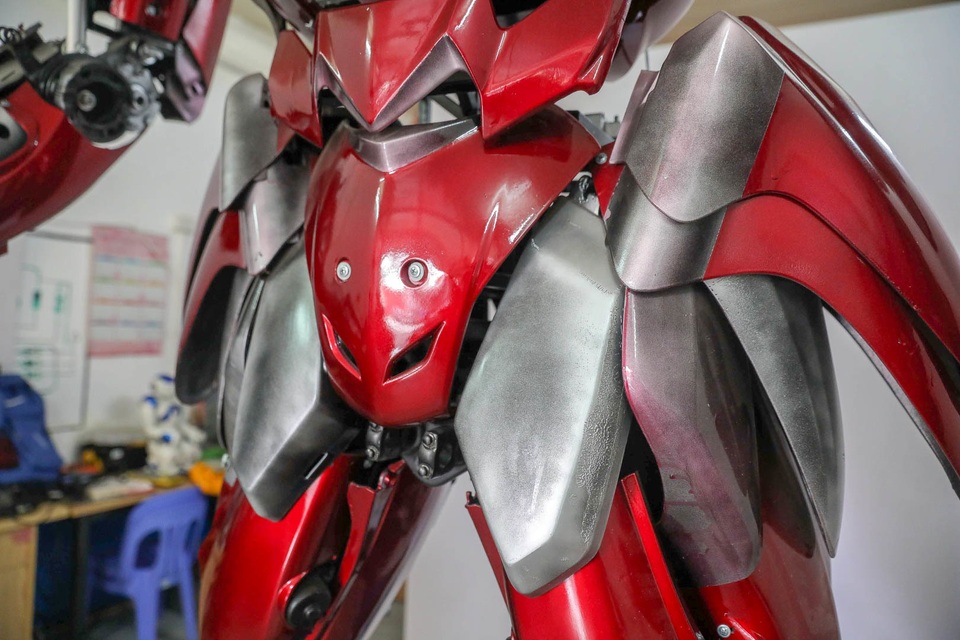 Nhóm thanh niên Hà Nội làm robot như trong phim từ phế liệu - 4