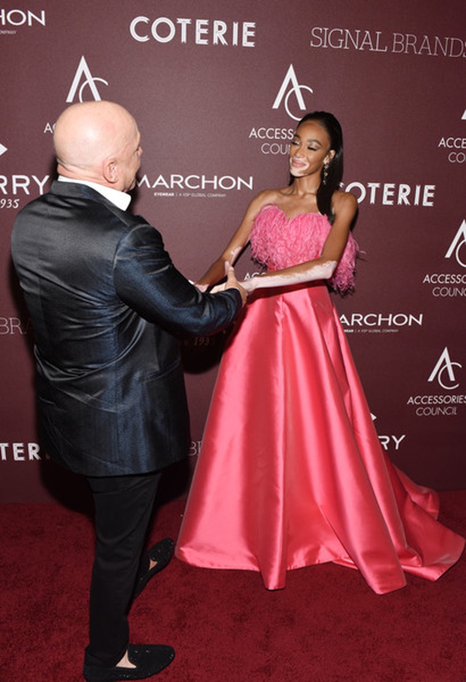 Winnie Harlow đẹp như công chúa với váy hồng - 4 Winnie Harlow đẹp như công chúa với váy hồng - 4