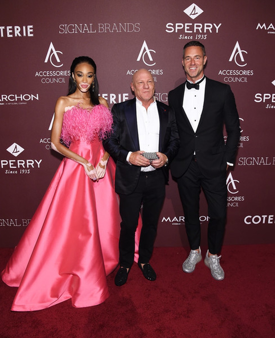 Winnie Harlow đẹp như công chúa với váy hồng - 3 Winnie Harlow đẹp như công chúa với váy hồng - 3