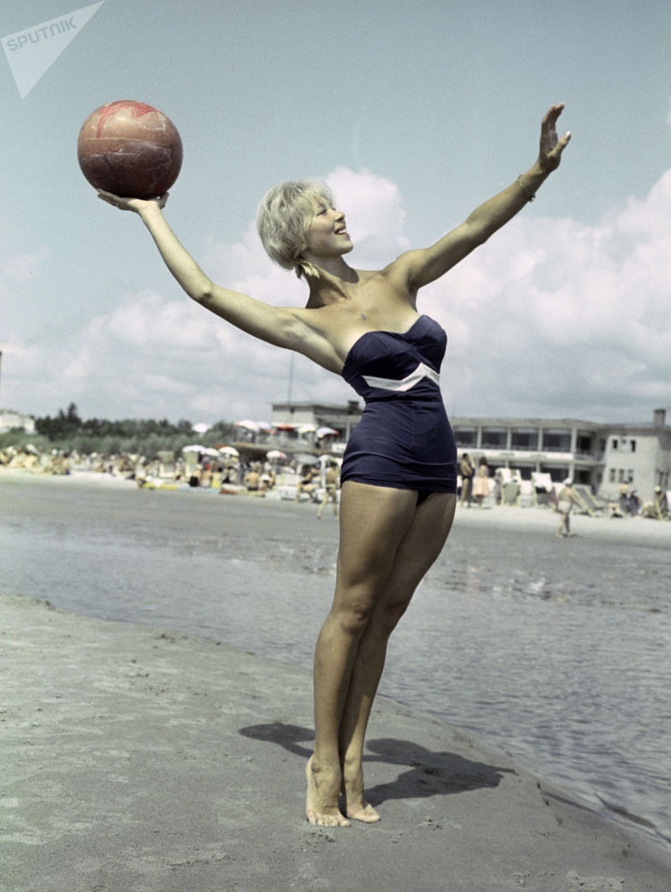 Ảnh hiếm về các hoạt động giải trí của giới trẻ Liên Xô trên bãi biển - 5 Ảnh hiếm về các hoạt động giải trí của giới trẻ Liên Xô trên bãi biển - 5