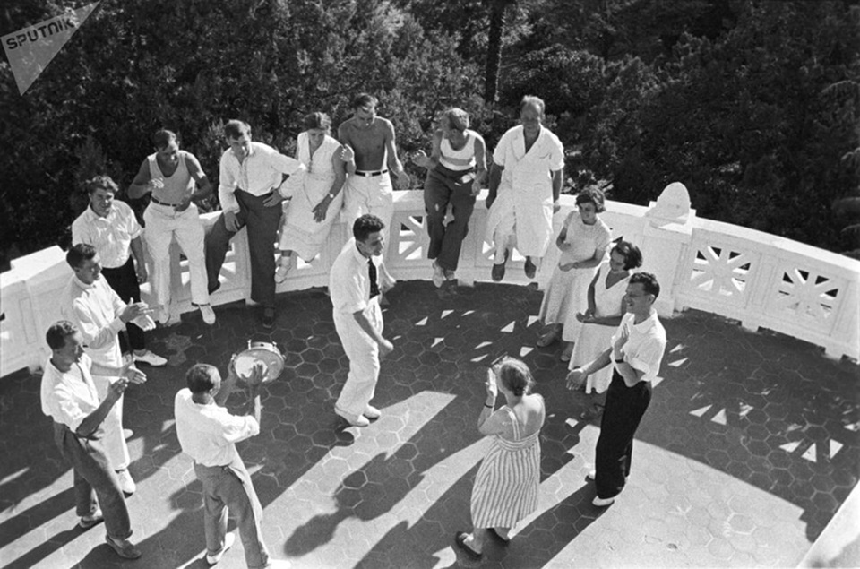 Ảnh hiếm về các hoạt động giải trí của giới trẻ Liên Xô trên bãi biển - 6 Ảnh hiếm về các hoạt động giải trí của giới trẻ Liên Xô trên bãi biển - 6