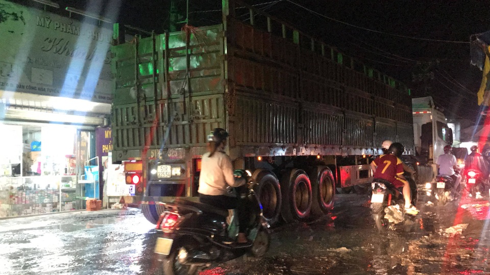 Dân công Hỏa tuyến - con đường đau khổ tại TP.HCM! - 11 Dân công Hỏa tuyến - con đường đau khổ tại TP.HCM! - 11