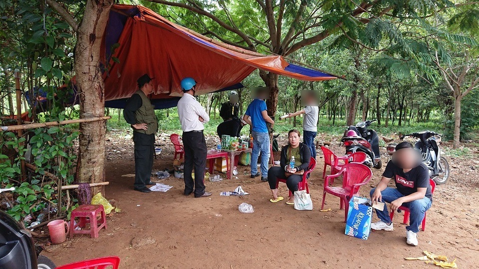 Công an ập vào 5 tụ điểm, bắt hàng chục đối tượng mua bán ma túy - 1 Công an ập vào 5 tụ điểm, bắt hàng chục đối tượng mua bán ma túy - 1