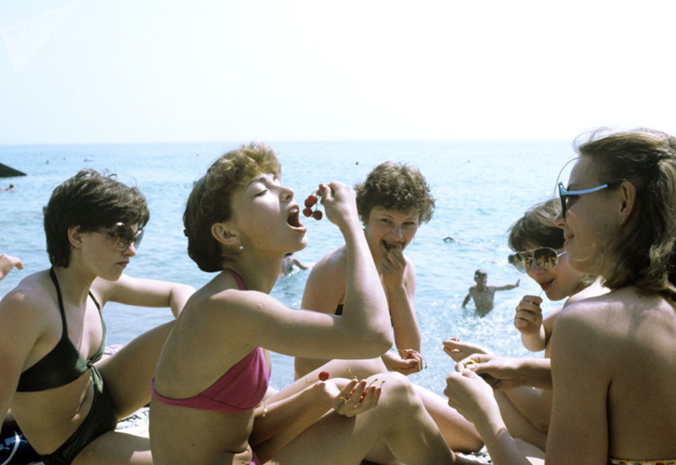 Ảnh hiếm về các hoạt động giải trí của giới trẻ Liên Xô trên bãi biển - 8 Ảnh hiếm về các hoạt động giải trí của giới trẻ Liên Xô trên bãi biển - 8