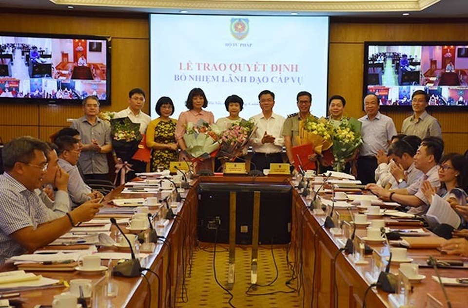 Bộ Tư pháp bổ nhiệm 6 lãnh đạo cấp Vụ - 1