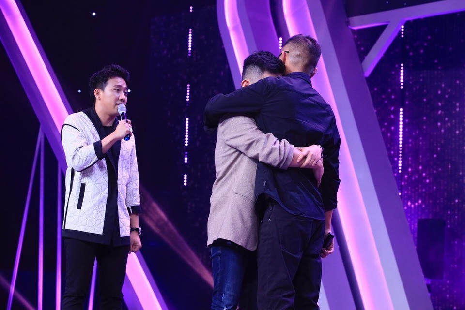 Dàn “nam thần” công khai song tính, đồng tính xúc động khiến dàn sao bật khóc - 2 Dàn “nam thần” công khai song tính, đồng tính xúc động khiến dàn sao bật khóc - 2