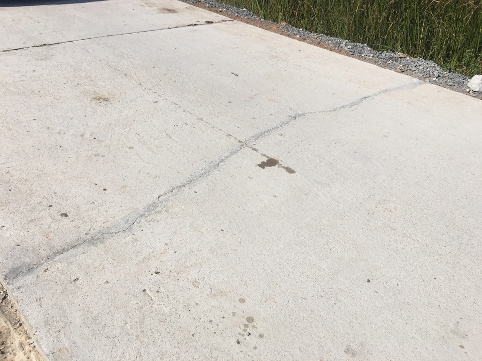 Quảng Bình: Ngao ngán đường gần 10 tỷ chưa nghiệm thu đã nứt gãy! - 3