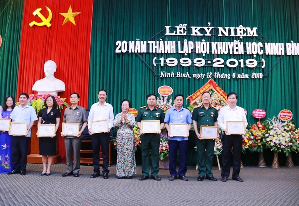 Hội Khuyến học Ninh Bình long trọng kỷ niệm 20 năm thành lập - 8 Hội Khuyến học Ninh Bình long trọng kỷ niệm 20 năm thành lập - 8