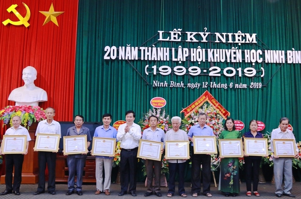 Hội Khuyến học Ninh Bình long trọng kỷ niệm 20 năm thành lập - 9 Hội Khuyến học Ninh Bình long trọng kỷ niệm 20 năm thành lập - 9