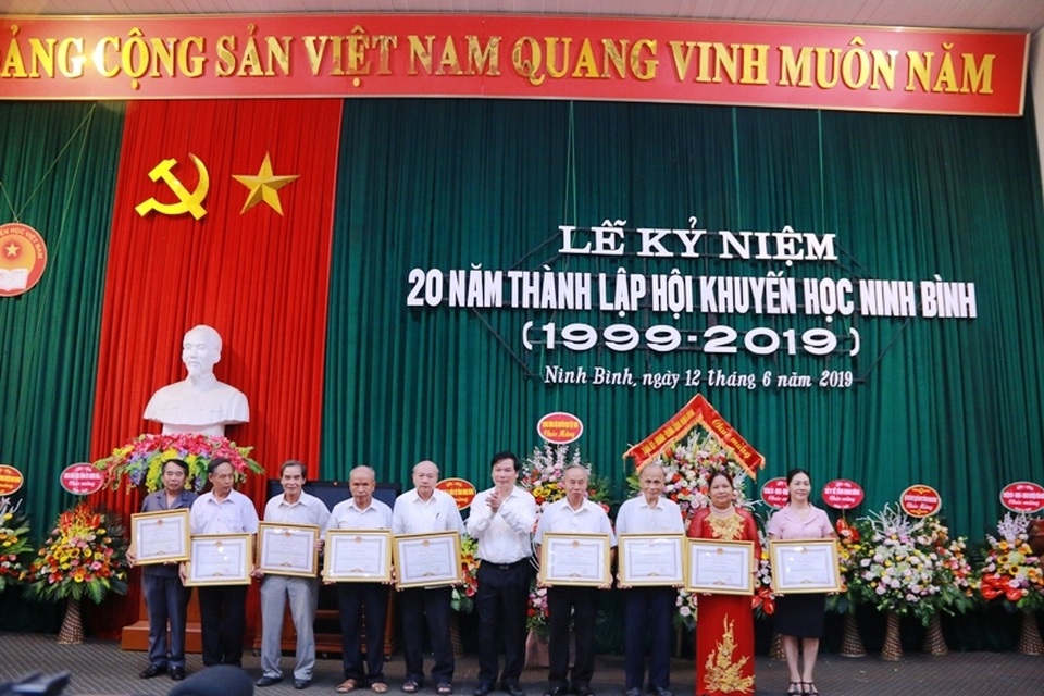 Hội Khuyến học Ninh Bình long trọng kỷ niệm 20 năm thành lập - 10 Hội Khuyến học Ninh Bình long trọng kỷ niệm 20 năm thành lập - 10