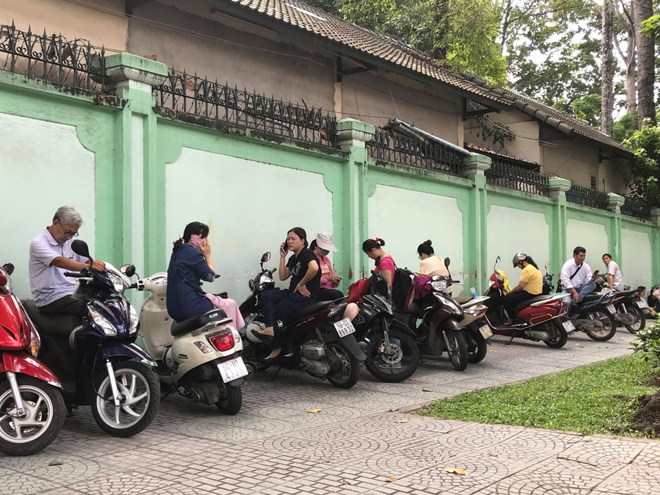 Sáng nay, học sinh TPHCM tranh suất 7 rớt, 1 đỗ vào lớp 6 chuyên Trần Đại Nghĩa - 5 Sáng nay, học sinh TPHCM tranh suất 7 rớt, 1 đỗ vào lớp 6 chuyên Trần Đại Nghĩa - 5