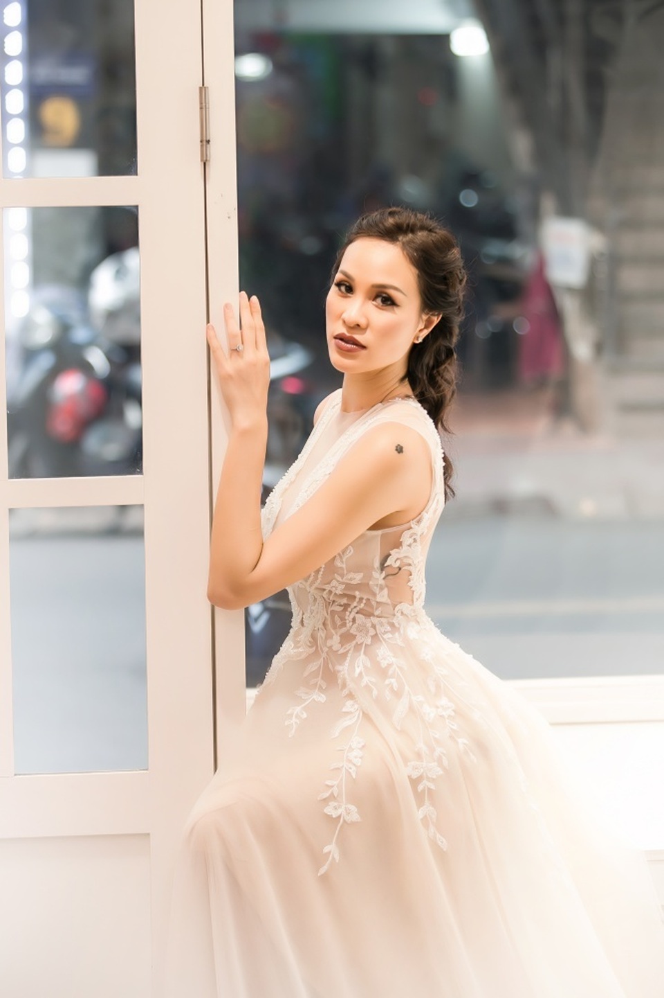 Lấy chồng Tây, MC nóng bỏng nhất nhì showbiz Việt áp lực nhất điều gì? - 14 Lấy chồng Tây, MC nóng bỏng nhất nhì showbiz Việt áp lực nhất điều gì? - 14