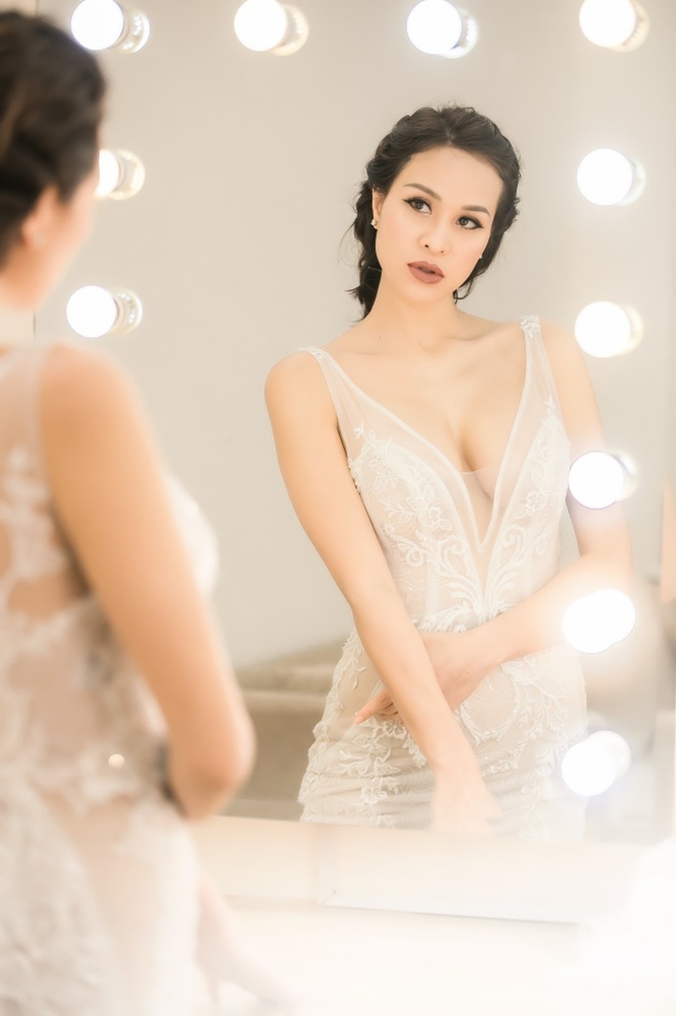 Lấy chồng Tây, MC nóng bỏng nhất nhì showbiz Việt áp lực nhất điều gì? - 1 Lấy chồng Tây, MC nóng bỏng nhất nhì showbiz Việt áp lực nhất điều gì? - 1