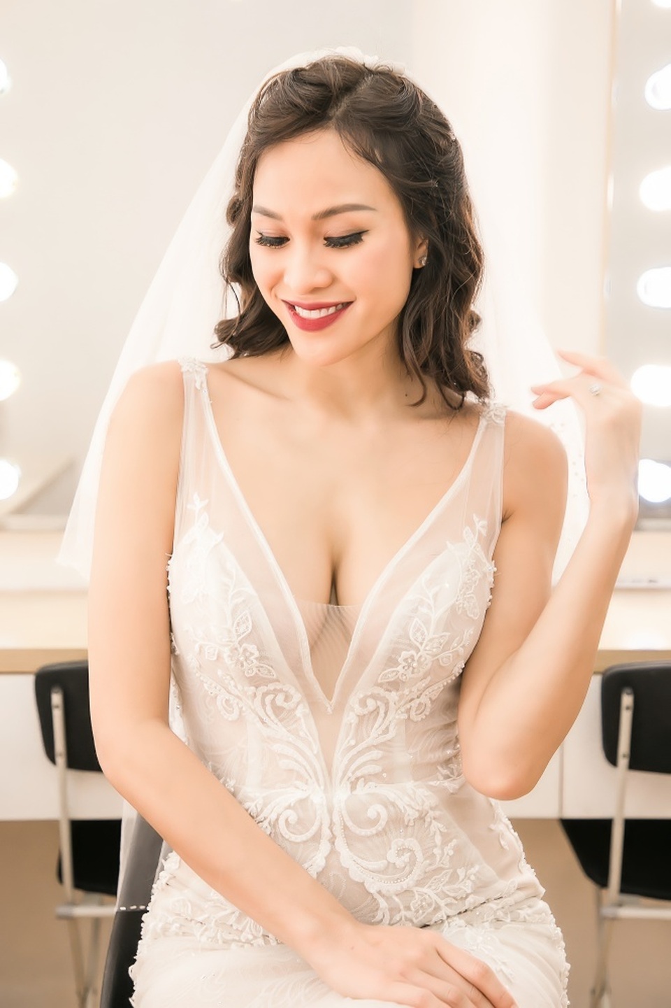 Lấy chồng Tây, MC nóng bỏng nhất nhì showbiz Việt áp lực nhất điều gì? - 12 Lấy chồng Tây, MC nóng bỏng nhất nhì showbiz Việt áp lực nhất điều gì? - 12