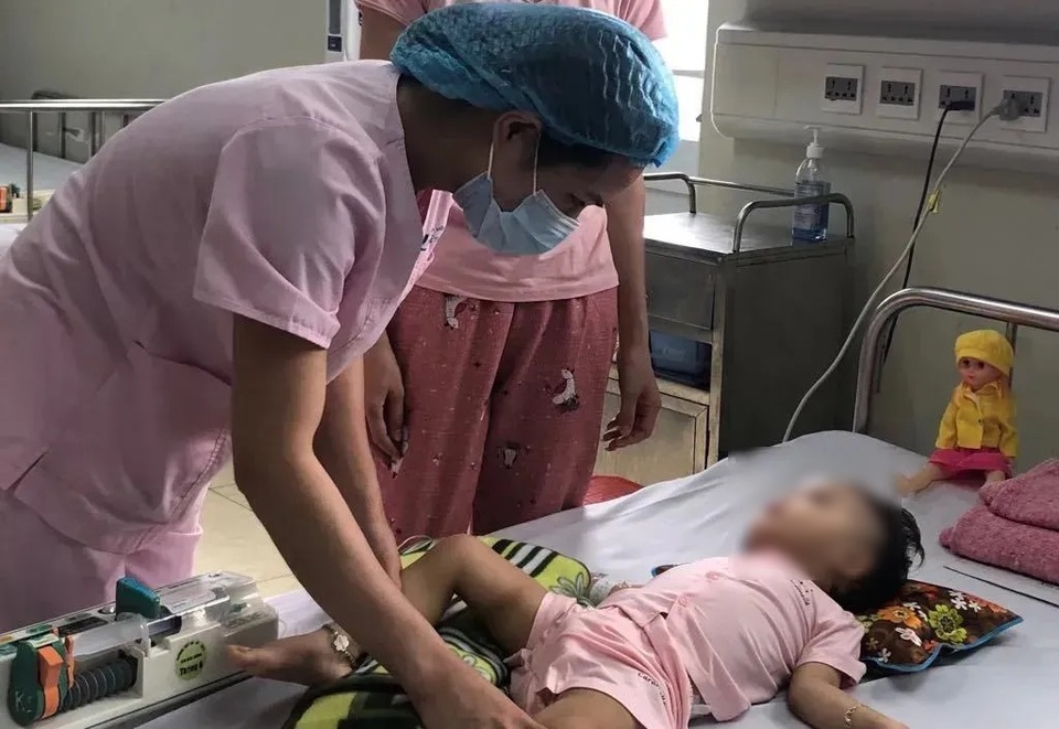 Ám ảnh những trẻ bỗng dưng vận động yếu, hạn chế nhận thức chỉ sau một cơn sốt - 1 Ám ảnh những trẻ bỗng dưng vận động yếu, hạn chế nhận thức chỉ sau một cơn sốt - 1