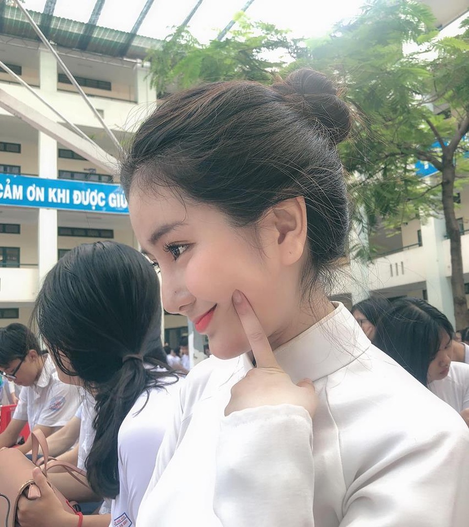 Lộ bảng điểm kém không ngờ của hot girl toàn diện Võ Ngọc Trân - 7 Lộ bảng điểm kém không ngờ của hot girl toàn diện Võ Ngọc Trân - 7