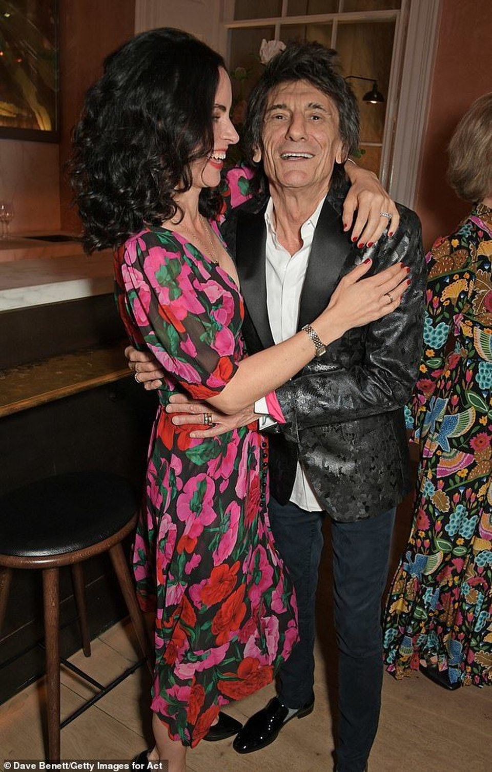 Rocker 72 tuổi đưa vợ kém 31 tuổi dự sự kiện - 5 Rocker 72 tuổi đưa vợ kém 31 tuổi dự sự kiện - 5