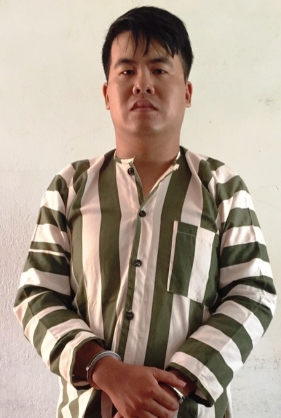Bắt nghi can dùng búa xông vào tiệm vàng đập tủ kính, lấy 30 sợi dây chuyền - 1 Bắt nghi can dùng búa xông vào tiệm vàng đập tủ kính, lấy 30 sợi dây chuyền - 1