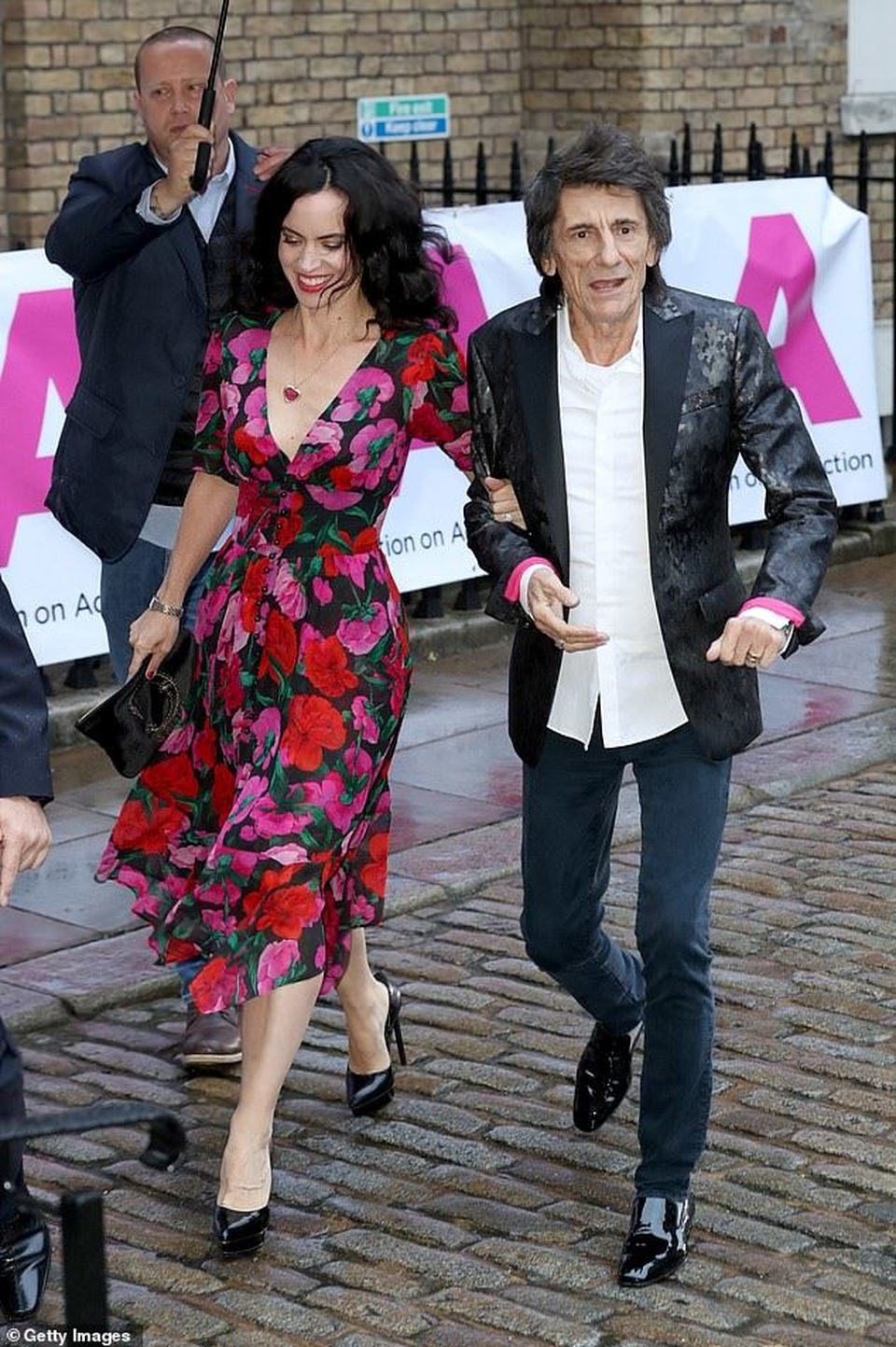 Rocker 72 tuổi đưa vợ kém 31 tuổi dự sự kiện - 1 Rocker 72 tuổi đưa vợ kém 31 tuổi dự sự kiện - 1