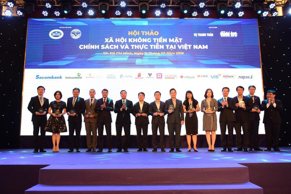 Vietcombank đã sẵn sàng đáp ứng ở mức độ cao nhất trong mở rộng thanh toán trực tuyến các dịch vụ công - 8 Vietcombank đã sẵn sàng đáp ứng ở mức độ cao nhất trong mở rộng thanh toán trực tuyến các dịch vụ công - 8