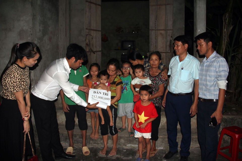 Bạn đọc Dân trí hỗ trợ bé gái 3 tuổi không có hậu môn 212 triệu đồng - 2