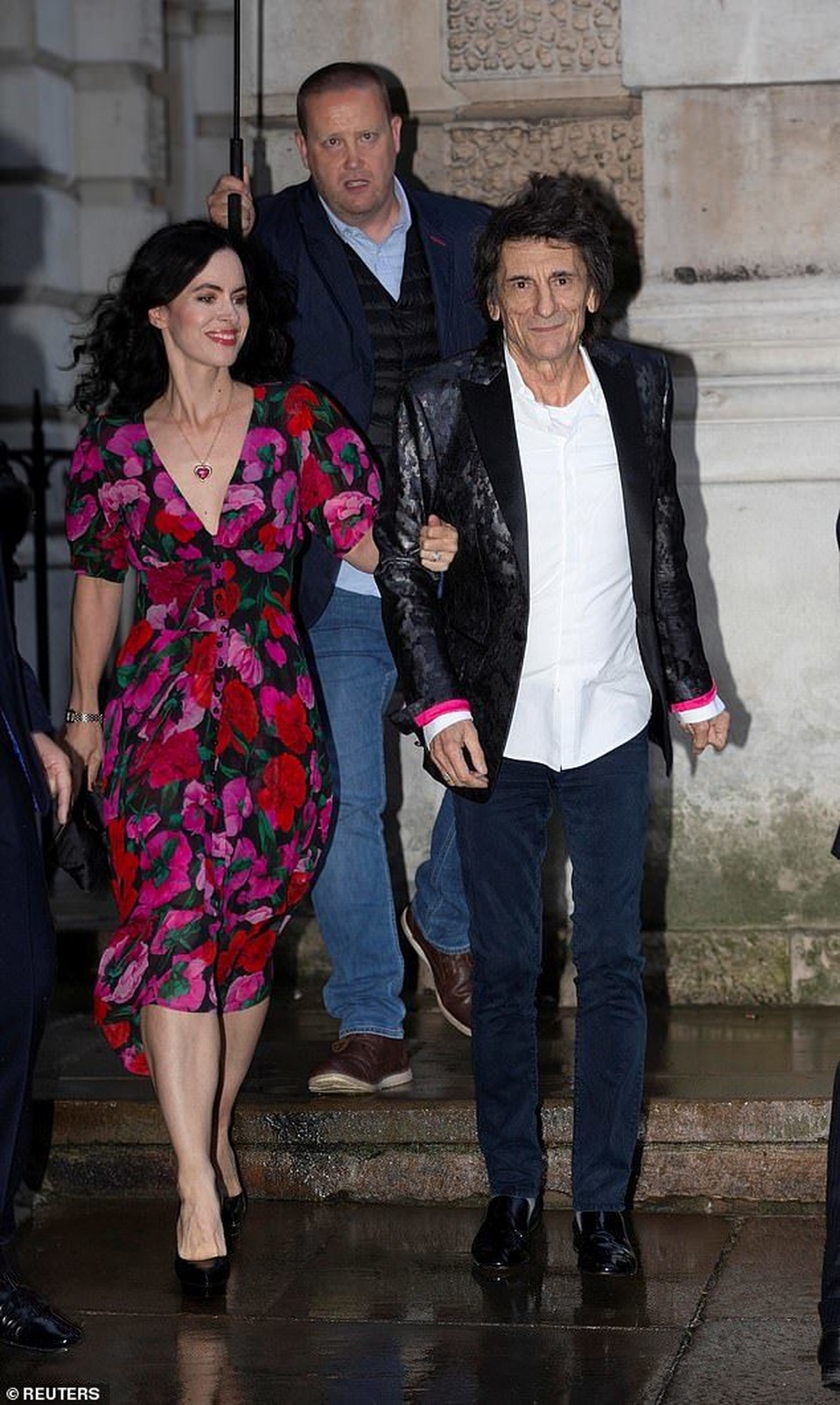 Rocker 72 tuổi đưa vợ kém 31 tuổi dự sự kiện - 2 Rocker 72 tuổi đưa vợ kém 31 tuổi dự sự kiện - 2