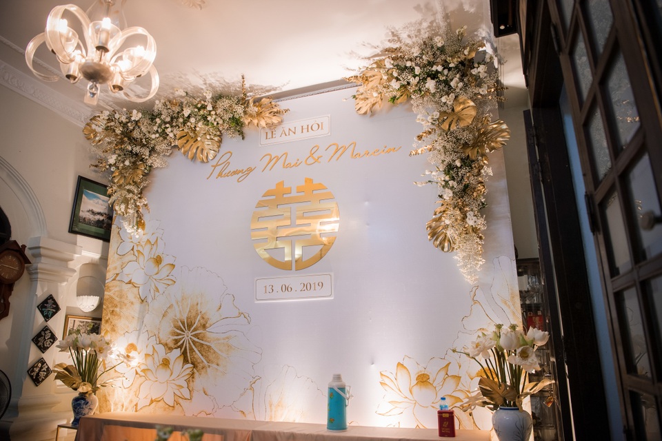 Chồng Tây đắm đuối khoá môi siêu mẫu Phương Mai trong lễ ăn hỏi - 12