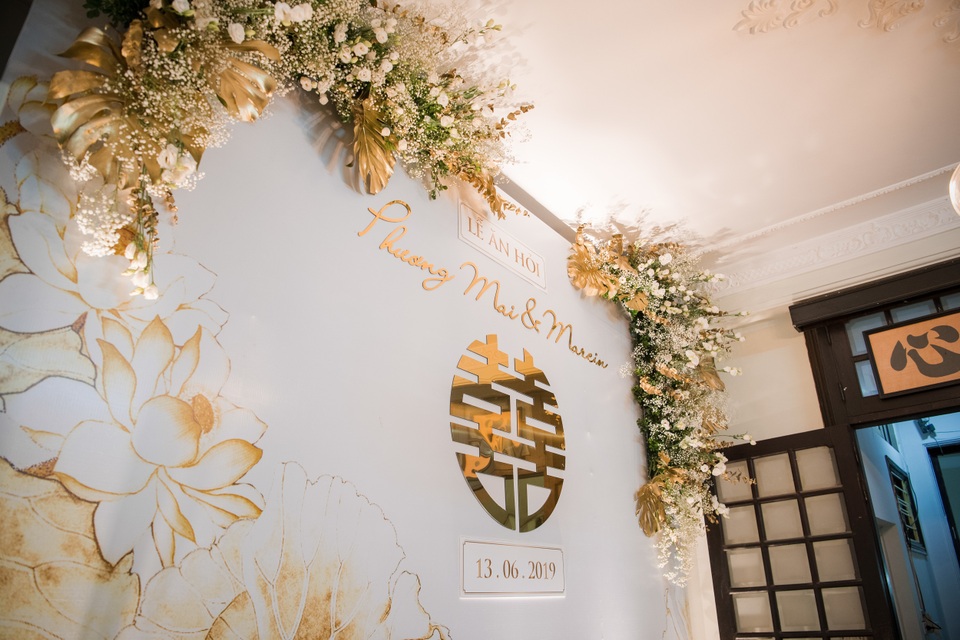 Chồng Tây đắm đuối khoá môi siêu mẫu Phương Mai trong lễ ăn hỏi - 11