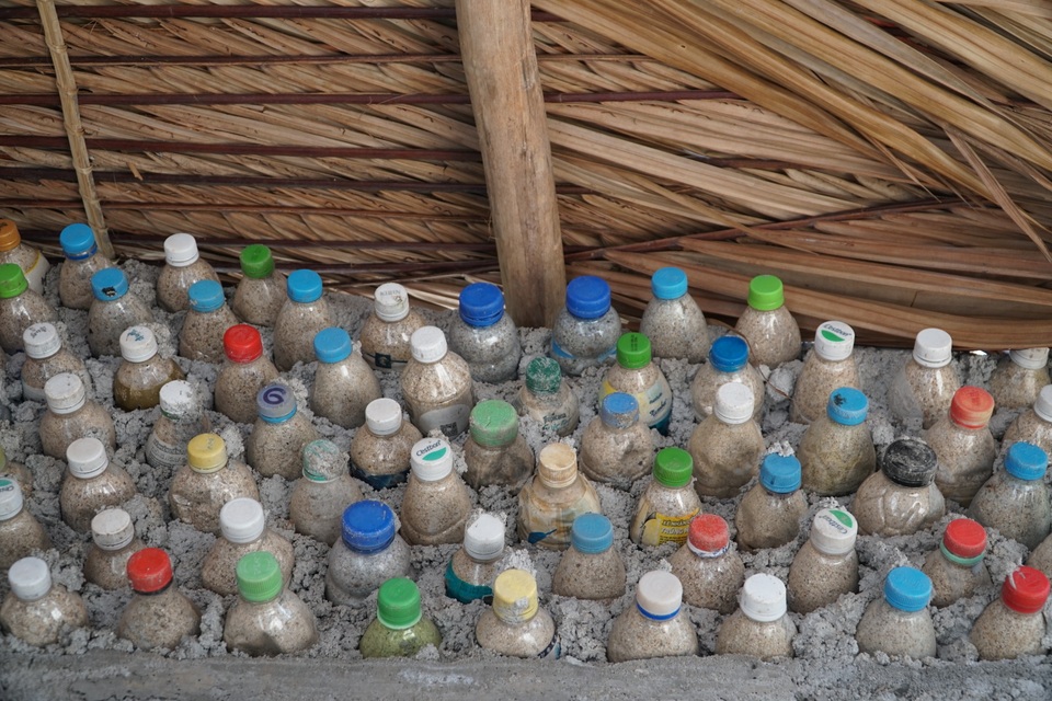 Quảng Ngãi: Độc đáo homestay làm từ 6.000 vỏ chai nhựa - 2 Quảng Ngãi: Độc đáo homestay làm từ 6.000 vỏ chai nhựa - 2