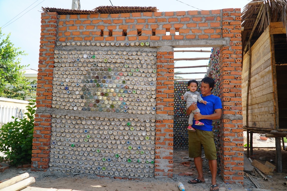 Quảng Ngãi: Độc đáo homestay làm từ 6.000 vỏ chai nhựa - 7 Quảng Ngãi: Độc đáo homestay làm từ 6.000 vỏ chai nhựa - 7