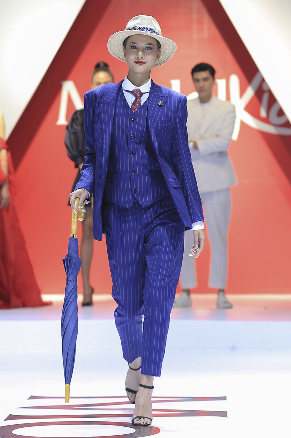 Trở thành HLV người mẫu nhí, Mâu Thủy phát ngôn gây sốc cách “trị” các bé - 5