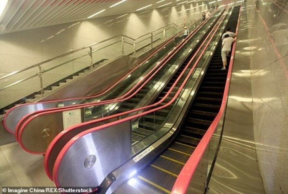 Nhà ga tàu điện ngầm có độ sâu bằng chiều cao tòa nhà 31 tầng - 2 Nhà ga tàu điện ngầm có độ sâu bằng chiều cao tòa nhà 31 tầng - 2