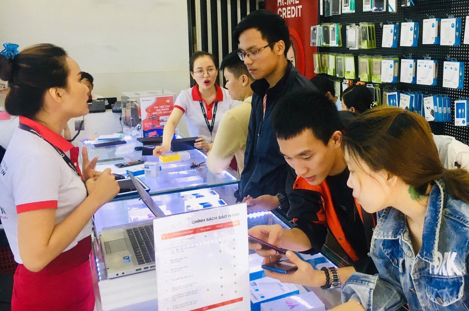Nghịch lý: Smartphone cao cấp giảm giá mạnh, dân vẫn chuộng hàng cũ - 2 Nghịch lý: Smartphone cao cấp giảm giá mạnh, dân vẫn chuộng hàng cũ - 2