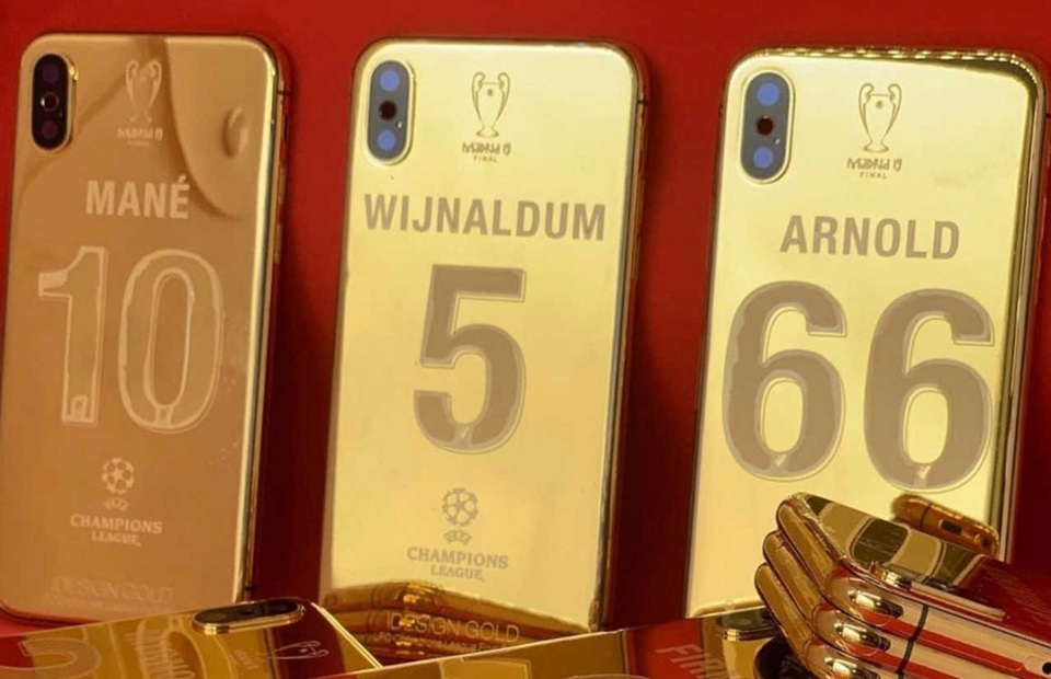 Vô địch cúp C1, cầu thủ Liverpool được thưởng nóng iPhone XS mạ vàng 24K - 1 Vô địch cúp C1, cầu thủ Liverpool được thưởng nóng iPhone XS mạ vàng 24K - 1