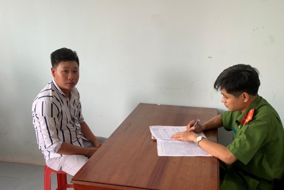 Cần Thơ: Bắt nhóm thanh niên cướp xe máy, chống người thi hành công vụ - 1 Cần Thơ: Bắt nhóm thanh niên cướp xe máy, chống người thi hành công vụ - 1