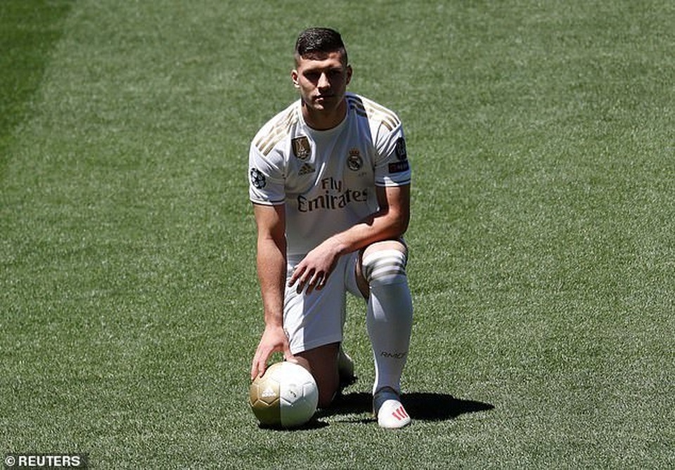 Eden Hazard rạng rỡ ra mắt 50.000 cổ động viên Real Madrid - 11 Eden Hazard rạng rỡ ra mắt 50.000 cổ động viên Real Madrid - 11