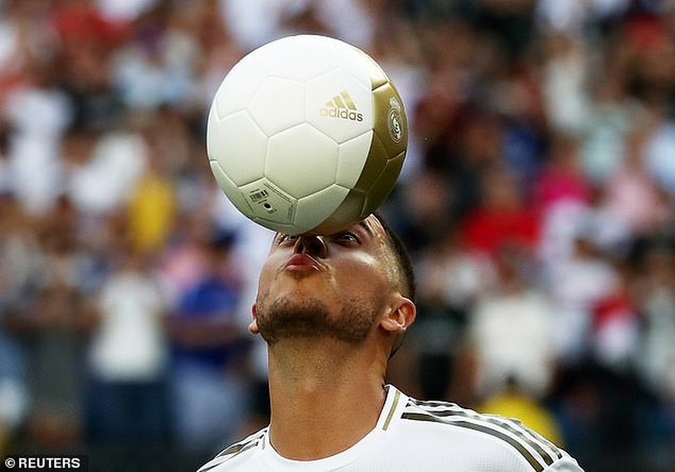 Eden Hazard rạng rỡ ra mắt 50.000 cổ động viên Real Madrid - 10 Eden Hazard rạng rỡ ra mắt 50.000 cổ động viên Real Madrid - 10