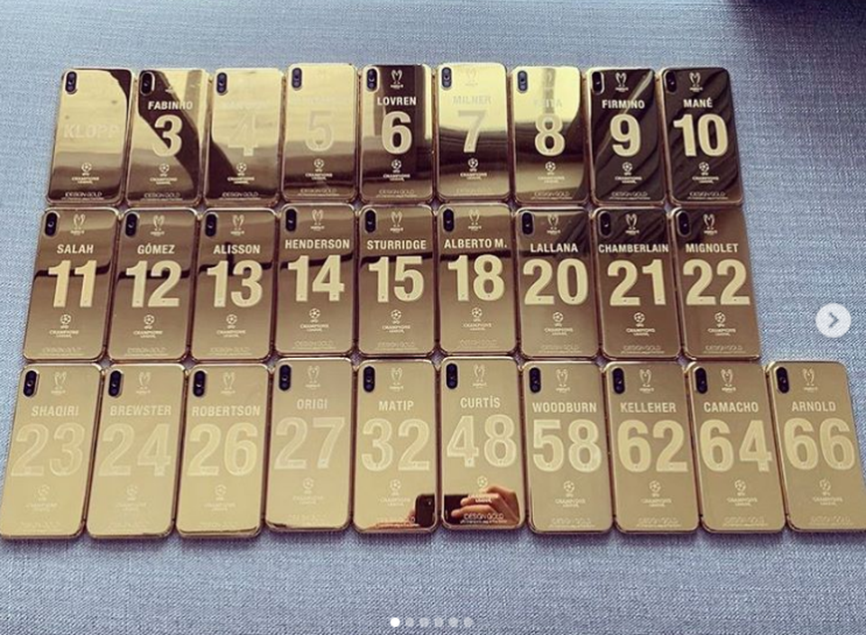 Vô địch cúp C1, cầu thủ Liverpool được thưởng nóng iPhone XS mạ vàng 24K - 2 Vô địch cúp C1, cầu thủ Liverpool được thưởng nóng iPhone XS mạ vàng 24K - 2