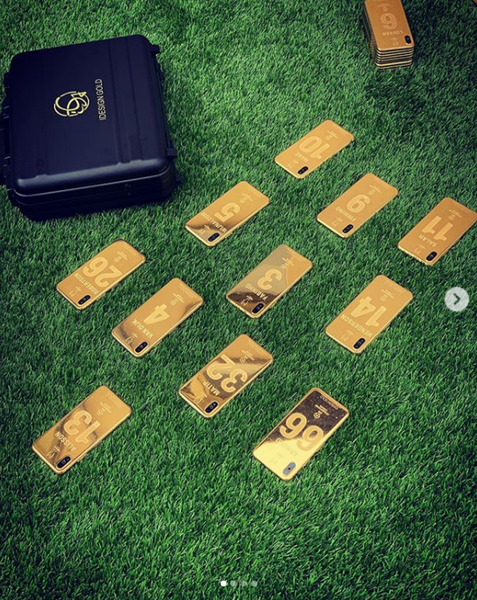 Vô địch cúp C1, cầu thủ Liverpool được thưởng nóng iPhone XS mạ vàng 24K - 3 Vô địch cúp C1, cầu thủ Liverpool được thưởng nóng iPhone XS mạ vàng 24K - 3