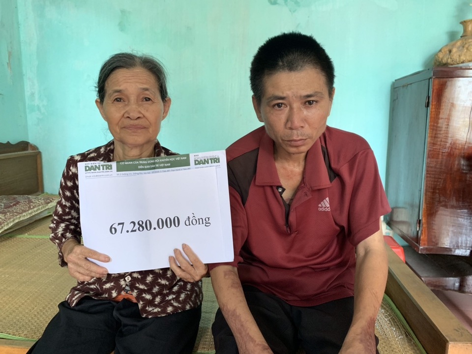 Hơn 67 triệu đồng của bạn đọc giúp đỡ cụ bà mò cua bắt ốc nuôi con trai động kinh - 5 Hơn 67 triệu đồng của bạn đọc giúp đỡ cụ bà mò cua bắt ốc nuôi con trai động kinh - 5