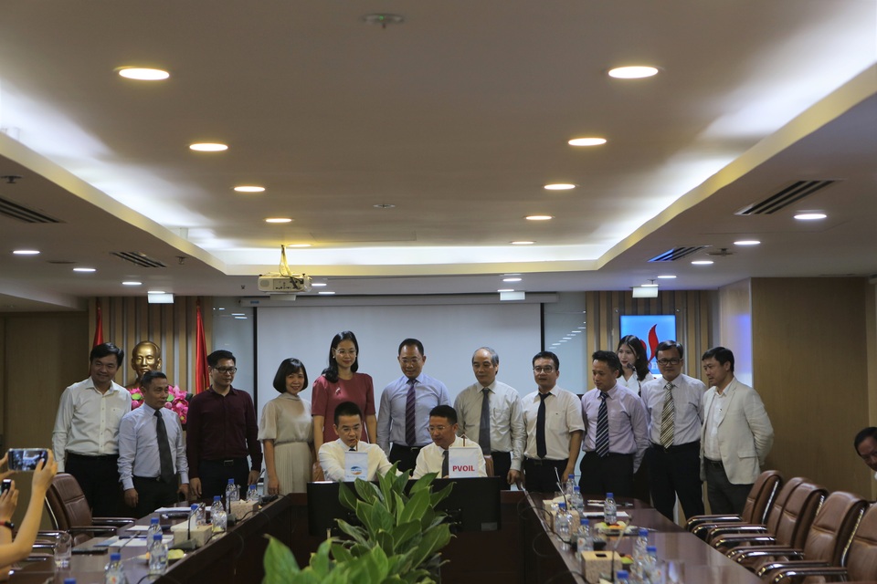 PVOIL tiên phong trong thanh toán mua xăng dầu không dùng tiền mặt, không dùng thẻ tín dụng - 2 PVOIL tiên phong trong thanh toán mua xăng dầu không dùng tiền mặt, không dùng thẻ tín dụng - 2
